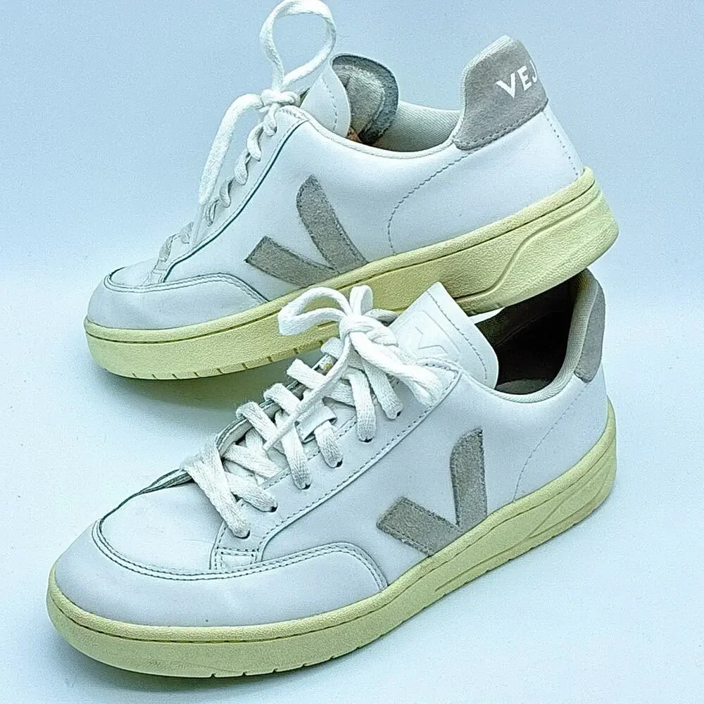 Veja Shoes Womens 9 White V-12 Leather Suede Sneakers Preppy Tennis Luxury - Picture 1 of 10
